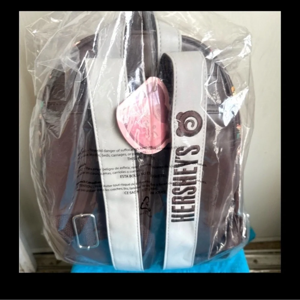Super cute Aniroll X Hershey backpack - Picture 7 of 10